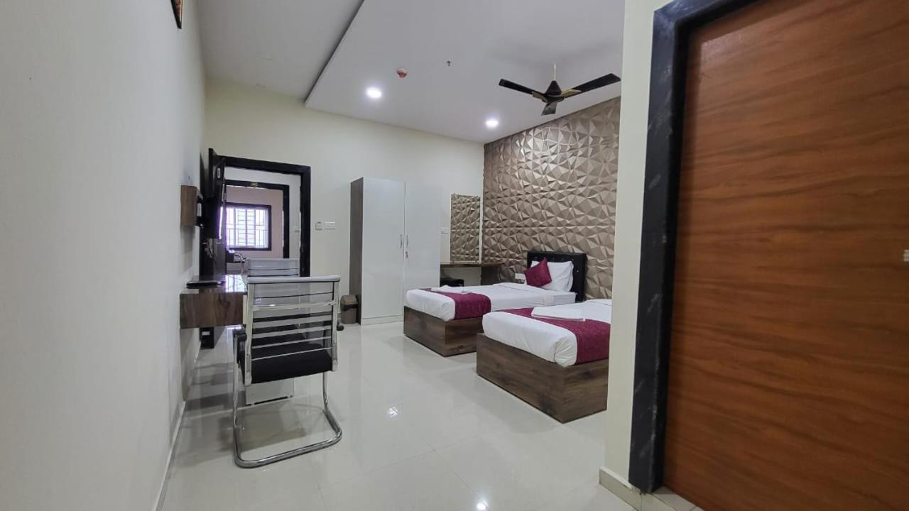 Hotel Vaishnavi Grand Miriālgūda Eksteriør billede