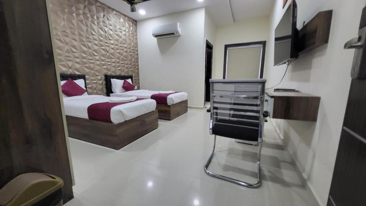 Hotel Vaishnavi Grand Miriālgūda Eksteriør billede